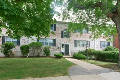 141 Lake Shore Rd #1