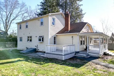 174 W Elm St 1