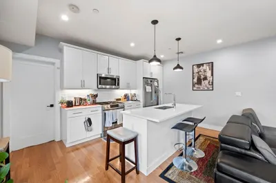 326 Meridian St #2