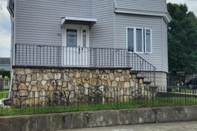 126 King St