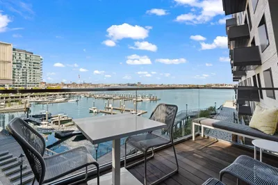 300 Pier 4 Blvd #4H