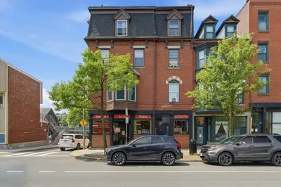 250-252 Main St #3R 1