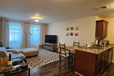 25 West Main St #404 1