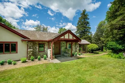 4 Manor Way