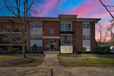 32 Pleasant Dr #16 1
