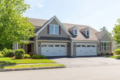 15 Herrick Dr #15 1