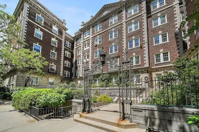 7 Arlington St #24