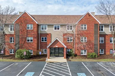 35 Longworth Avenue #12 1