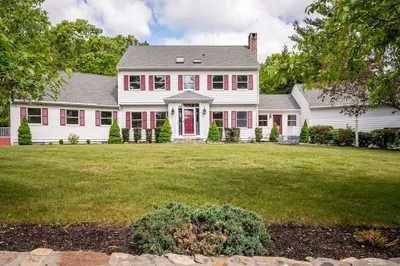55 Country Club Circle 1