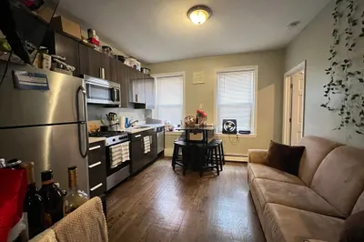 43 Charter St #4