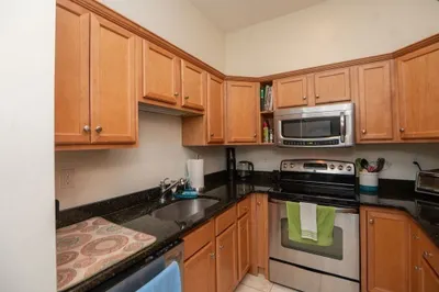 15 Parrott St #101