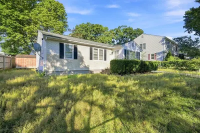 74 Leatherleaf Dr 1