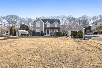 22 Hillview Ln