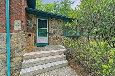 18 Shady Oak Dr 1