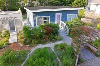 10 Atwater Dr 1