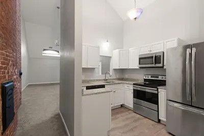 31 Elizabeth St #303 1