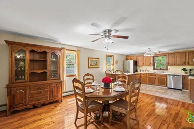 7 Beach Rd