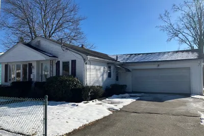 65 Bliss St 1