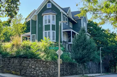 126 Cedar St #1 B