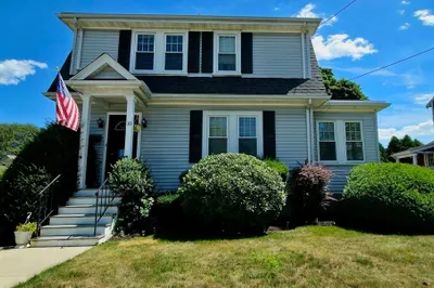 10 Hughes St