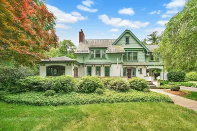 135 Forest Glen Rd 1