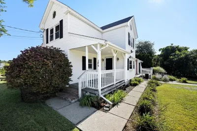 386 Hillside Rd
