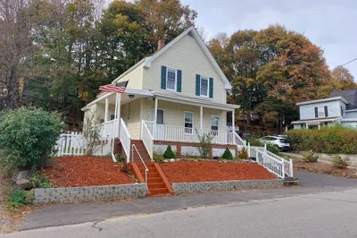 90 Canton St 1