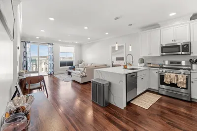87 Medford St #209