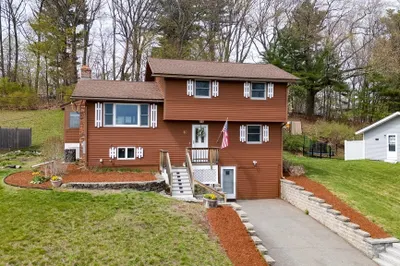 60 Fort Meadow Drive 1