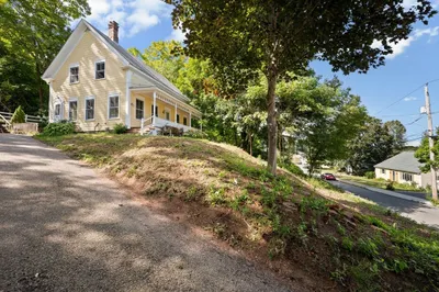 16 Pleasant St 1