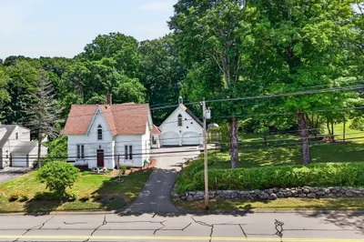 164 Pleasant St 1