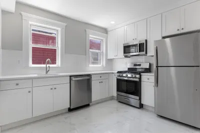 64 Bakersfield St #3 1