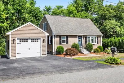 89 Rosewood Ave