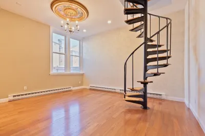 287 Hanover Street #9