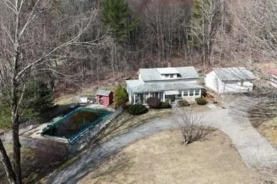 205 Hardwick Rd