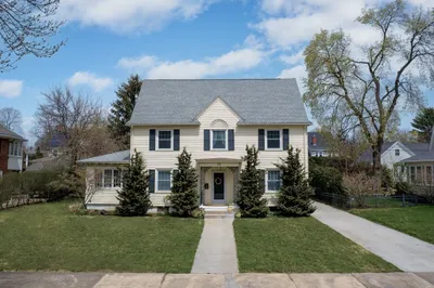 28 Farmington Ave 1