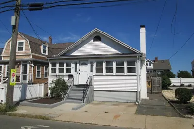84 Tafts Ave 1