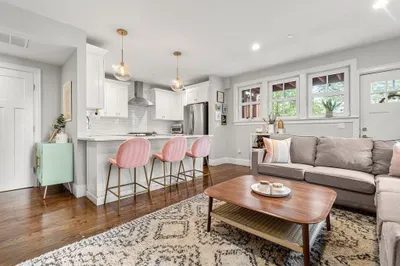 52 R River St #5 1