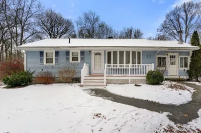28 Bayberry Ln