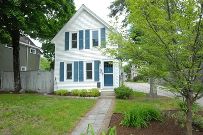 1832 Main St 1