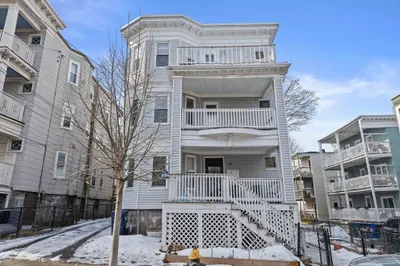 89 Train St #2
