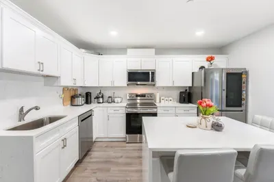 51 Jeffries St #1