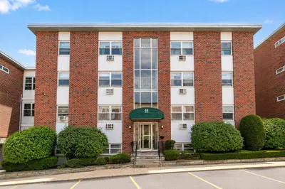 11 Commonwealth Ct #11 1