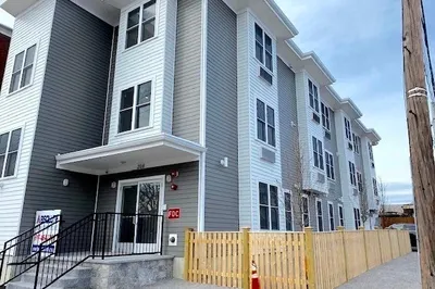 208-208a Neponset Valley Pkwy 1
