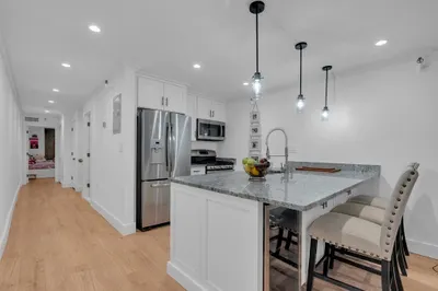 42 8th St #2106
