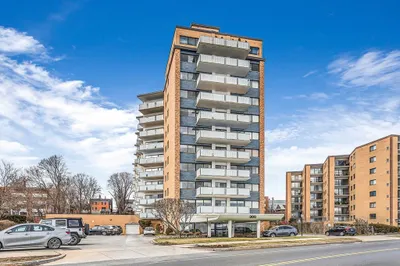 300 Lynn Shore Drive #310 1