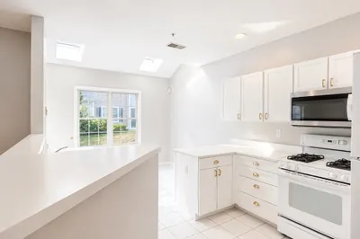 37 Village Dr #37 1