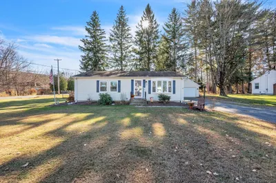 2 Maplelawn Dr