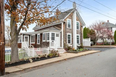 18 E Greenwood St 1