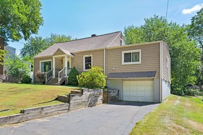 78 Laurie Ave 1